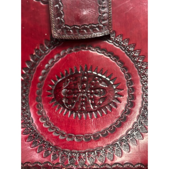 Vintage Hand Tooled Leather Shoulder Bag Red Oxblood Embossed Boho Tote - Picture 3 of 11